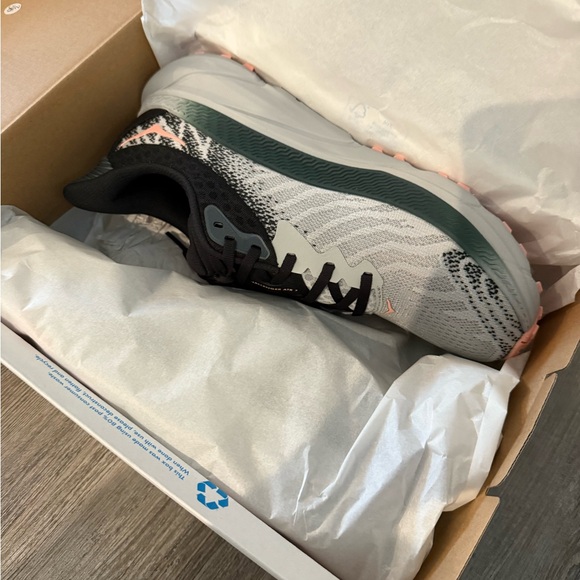 NIB hoka challenger women’s 9 - Picture 2 of 9